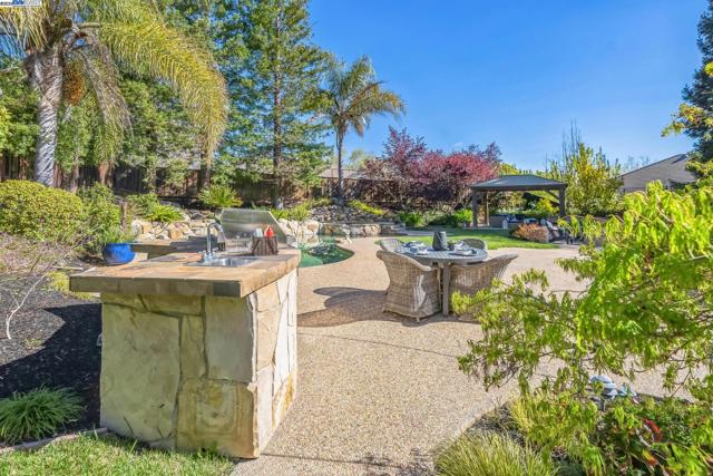 1221 Culet Ranch Rd, Danville CA: https://media.crmls.org/mediaz/725eb713-5e56-4d5e-ac26-2c80c59cdebc.jpg