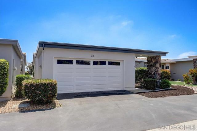 3808 Vista Campana S, Oceanside CA: https://media.crmls.org/mediaz/725f1968-25ef-49d3-b723-f8d6b779cb17.jpg