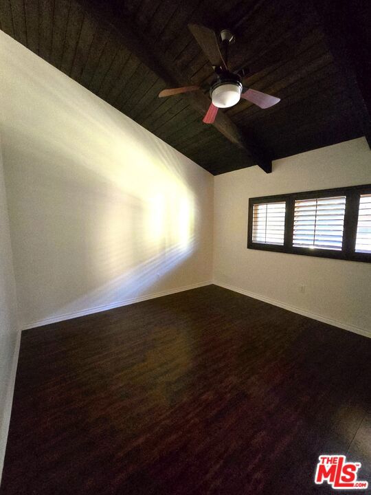 18350 Hatteras Street, Tarzana CA: https://media.crmls.org/mediaz/725f3134-988f-43c1-92f6-2be3432b27f9.jpg