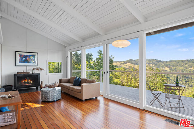 351 Wall Road, Napa CA: https://media.crmls.org/mediaz/72601452-b387-479c-822c-58b9af202d88.jpg