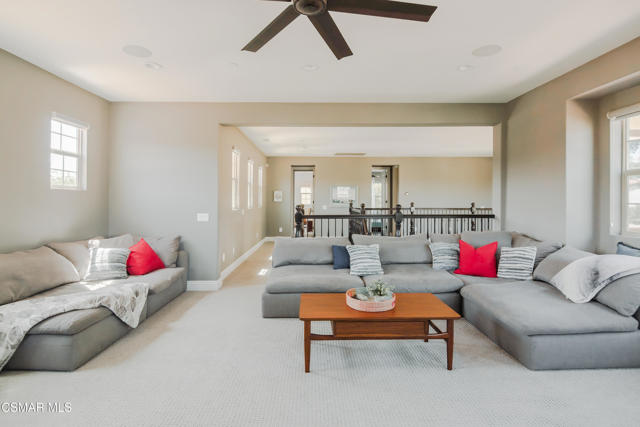 1323 Arroyo View Street, Thousand Oaks CA: https://media.crmls.org/mediaz/72608399-500b-429c-8eeb-0f5a178ae7c3.jpg