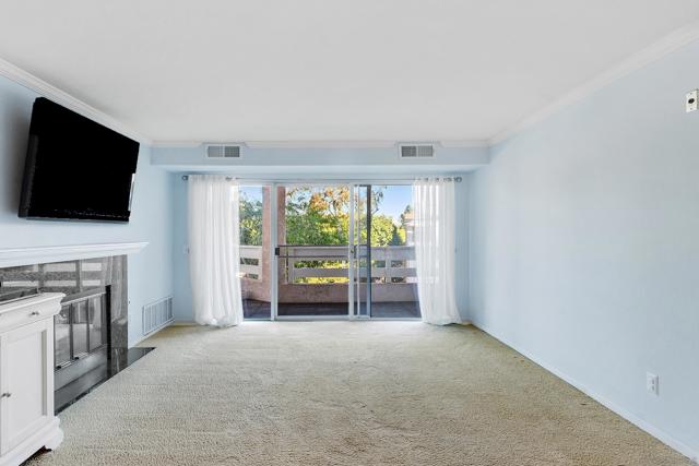 7087 Camino Revueltos #302, San Diego CA: https://media.crmls.org/mediaz/72611fc5-510a-46a3-b966-b64732fcd041.jpg