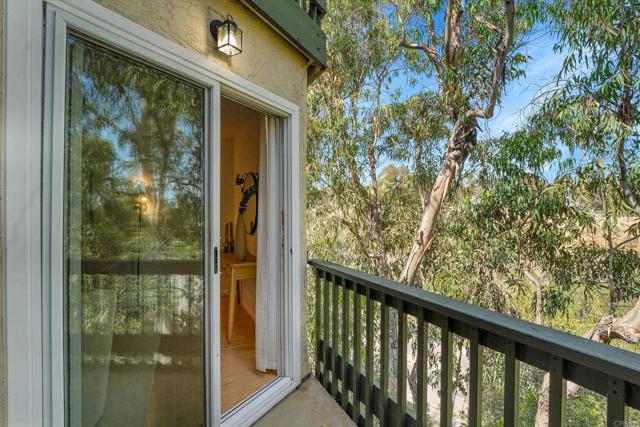 Detail Gallery Image 9 of 31 For 7077 Camino Pacheco, San Diego,  CA 92111 - 2 Beds | 2 Baths