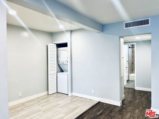 1136 SPAZIER Avenue, Glendale CA: https://media.crmls.org/mediaz/7261dc16-c63b-411a-8334-914ab1b0e3e6.jpg