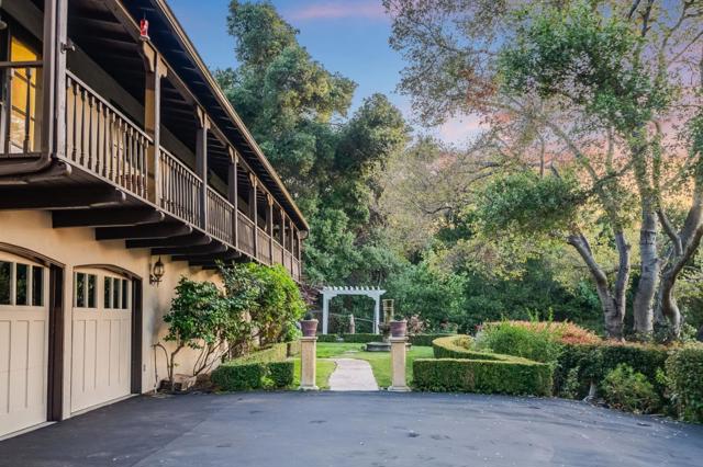 11510 Summit Wood Road, Los Altos Hills CA: https://media.crmls.org/mediaz/72624e67-018f-493c-9a3f-da26db58e40b.jpg