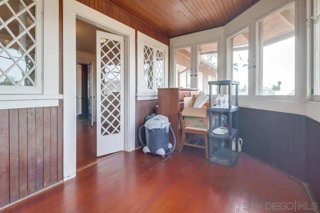 305 F Avenue, National City CA: https://media.crmls.org/mediaz/72629181-e618-4ba4-acf5-dfd457cacf22.jpg