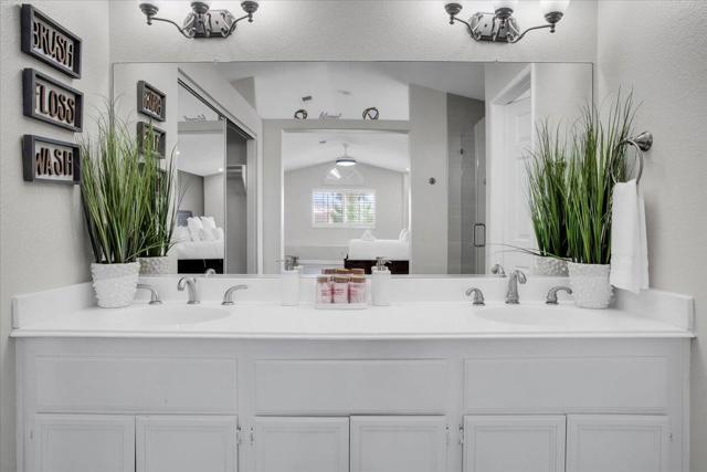 79320 Desert Wind Court, La Quinta CA: https://media.crmls.org/mediaz/7262b155-c441-40a1-85ed-268e2d519025.jpg