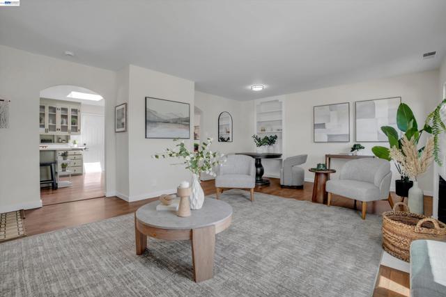 Image 8 of 36 For 16188 Yale Ave