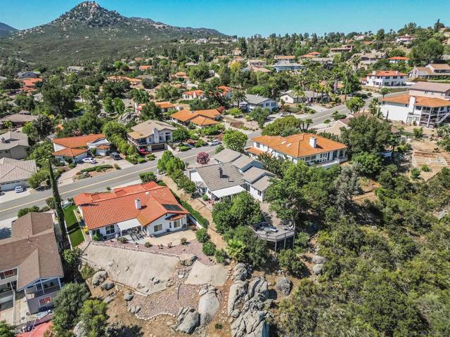 15549 Vista Vicente Dr, Ramona CA: https://media.crmls.org/mediaz/7262f7ad-0624-43ce-bdf9-010509fd8701.jpg