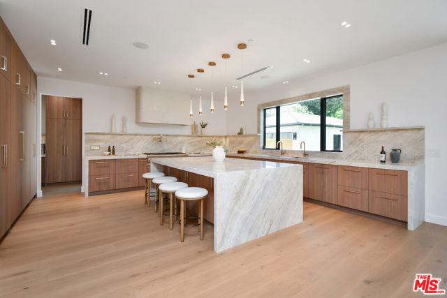 Image 11 of 60 For 112 Valley Street