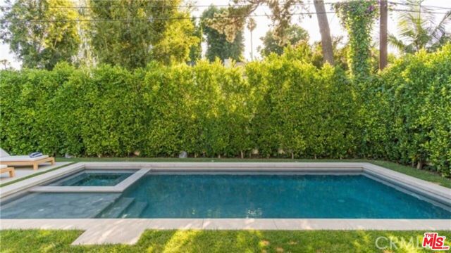 5107 Gaynor Avenue, Encino CA: https://media.crmls.org/mediaz/72634526-13c5-49f7-91bc-7d0ce27abb9e.jpg