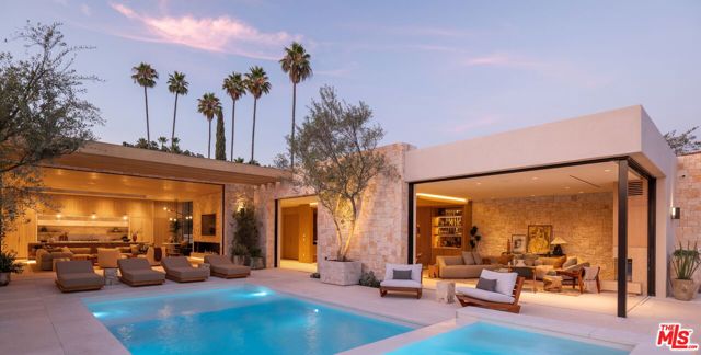 1039 Wallace, Beverly Hills CA: https://media.crmls.org/mediaz/726439f8-659d-4e45-ac15-2d441df52069.jpg