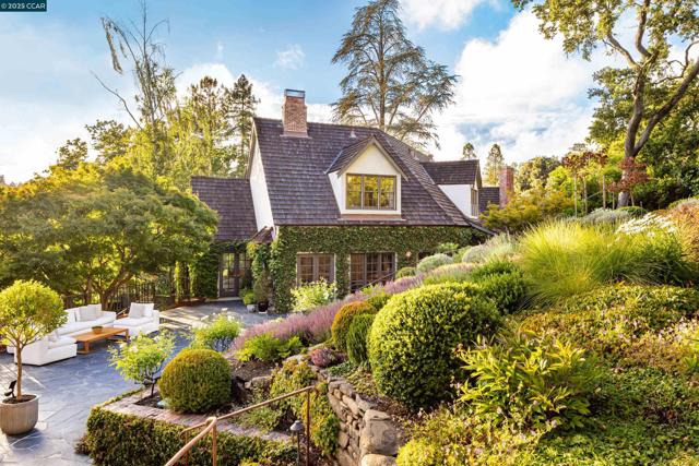 9 El Sueno, Orinda CA: https://media.crmls.org/mediaz/7265334a-6373-46fa-9248-500ddc78a2c7.jpg