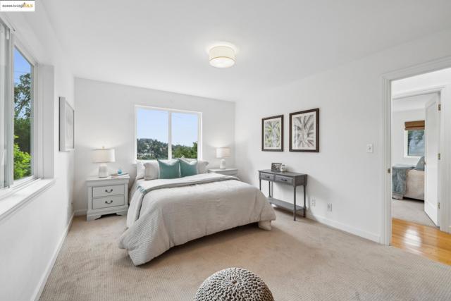 6951 Chambers Dr, Oakland CA: https://media.crmls.org/mediaz/72656714-399d-4d8c-9c8b-b5f936ac65b7.jpg