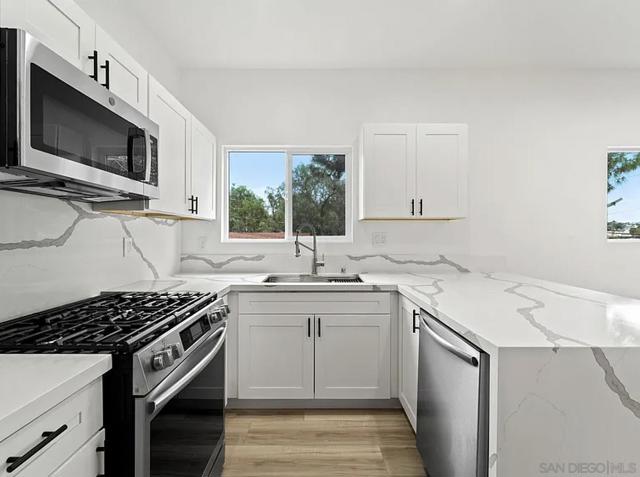 7231 Mohawk ST, San Diego CA: https://media.crmls.org/mediaz/72659109-e0cc-4d2f-b4c6-59910b0744d7.jpg
