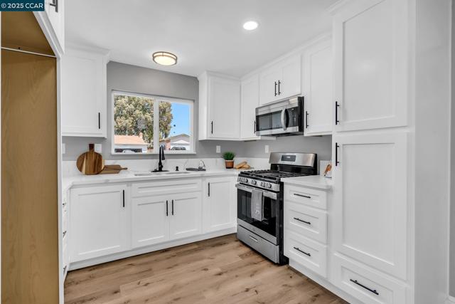 1330 Aster Dr, Antioch CA: https://media.crmls.org/mediaz/7265c1c7-d8c3-4b19-bb14-a65ba7fb6eb5.jpg