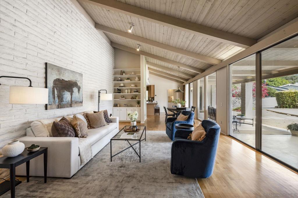 2357 Royal Crest - photo 18