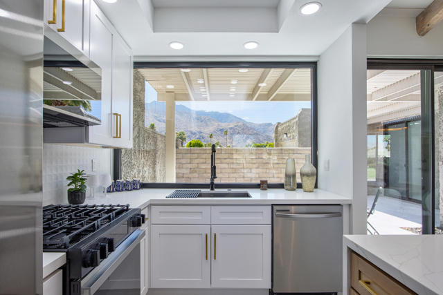 842 N Calle De Pinos, Palm Springs, CA 92262