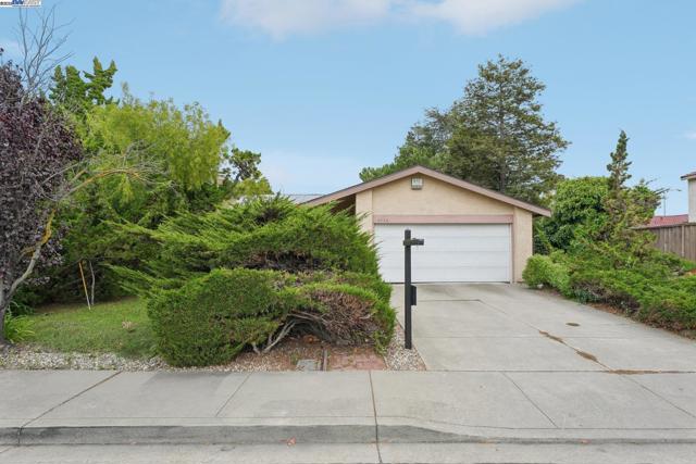 4942 Rocklin Dr, Union City CA: https://media.crmls.org/mediaz/7266e4d7-cdc6-4da8-b9ab-e494c1eca261.jpg