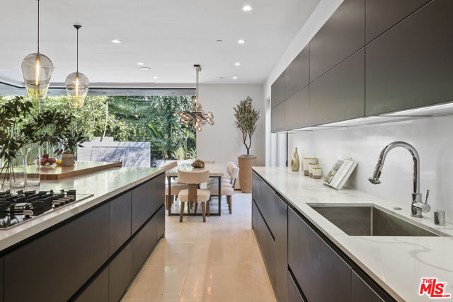 428 N La Jolla Avenue, Los Angeles CA: https://media.crmls.org/mediaz/7267175f-8286-4313-bad4-73df376338b0.jpg