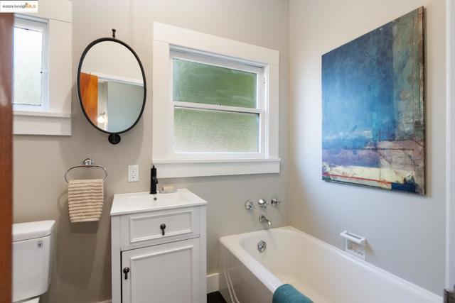971 Santa Barbara Rd, Berkeley CA: https://media.crmls.org/mediaz/72677c61-6117-4084-9b1c-482b817a6a93.jpg