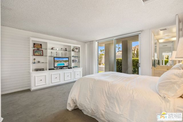 2723 S Kings Road, Palm Springs CA: https://media.crmls.org/mediaz/72678b8c-a1f5-40ae-9ebd-ea65d5c0f5fb.jpg