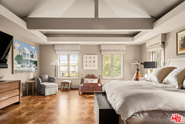 4009 Valley Meadow Road, Encino CA: https://media.crmls.org/mediaz/72679cfb-75fe-4cff-8dea-3960919150a0.jpg