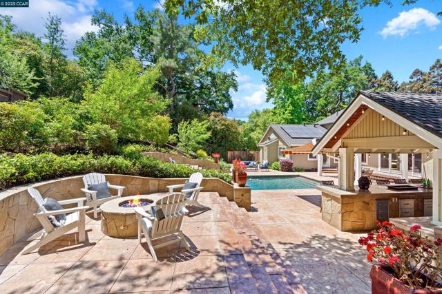 2140 Hidden Oak Dr, Danville CA: https://media.crmls.org/mediaz/72679e46-c755-4eb4-9b3d-aba2bdfd2728.jpg