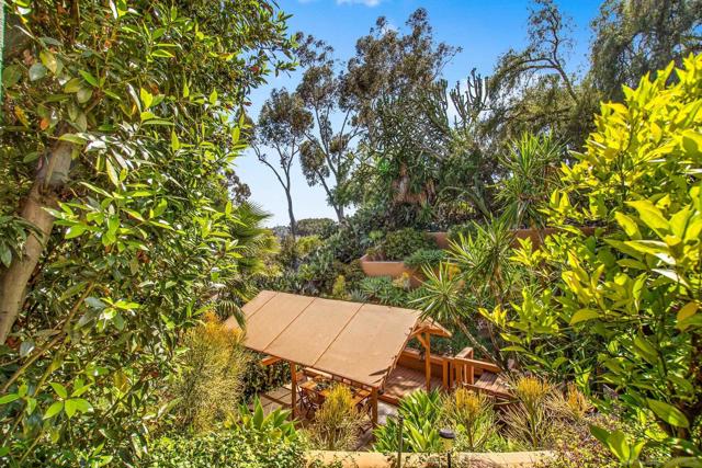 4723 Boulder Pl, La Mesa CA: https://media.crmls.org/mediaz/7267ab06-57ea-4a84-b9b1-59e43bb0610e.jpg