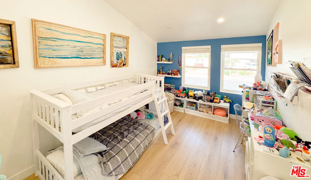 4327 Cezanne Avenue, Woodland Hills CA: https://media.crmls.org/mediaz/7268123e-21c8-47e7-8fd8-60ab54c263cf.jpg