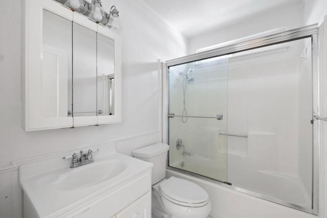 2160 Oakley Avenue, Menlo Park CA: https://media.crmls.org/mediaz/72681a23-a947-4c4c-b2f5-6183369e8412.jpg