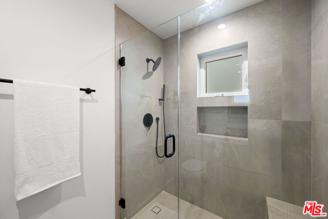 841 N Mccadden Pl, Los Angeles CA: https://media.crmls.org/mediaz/72683f0e-d4c6-45cc-8fd0-71a335ab1c9a.jpg