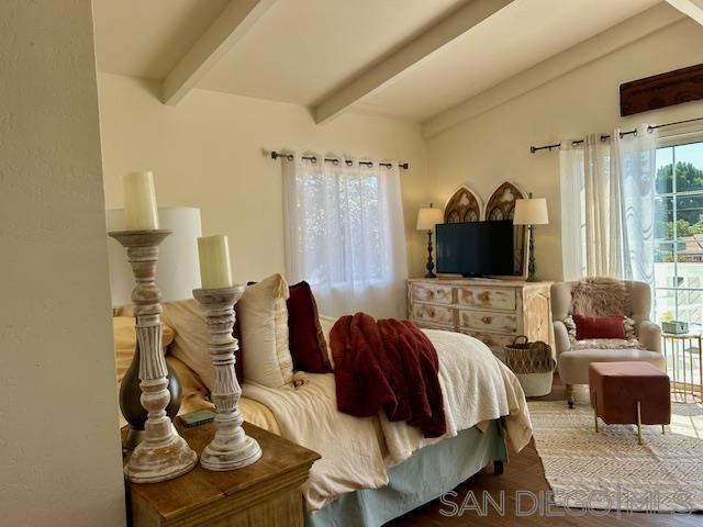 3275 Maezel Ln, Carlsbad CA: https://media.crmls.org/mediaz/726903ee-4c63-4d3d-8b9f-a6eb70dc12a0.jpg