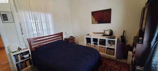 2825 Market St, Oakland CA: https://media.crmls.org/mediaz/726975b3-e4ed-48c6-8854-78c244eff3d1.jpg