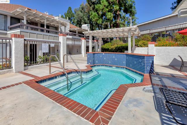 22192 Rim Pointe,  CA: https://media.crmls.org/mediaz/7269ccb6-e078-4e25-9c36-b3b10eeefa56.jpg