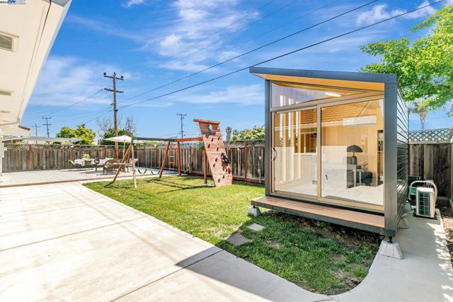 5324 Selma Ave, Fremont CA: https://media.crmls.org/mediaz/7269d388-e34c-4c44-a2d8-b3a3edb27ca9.jpg