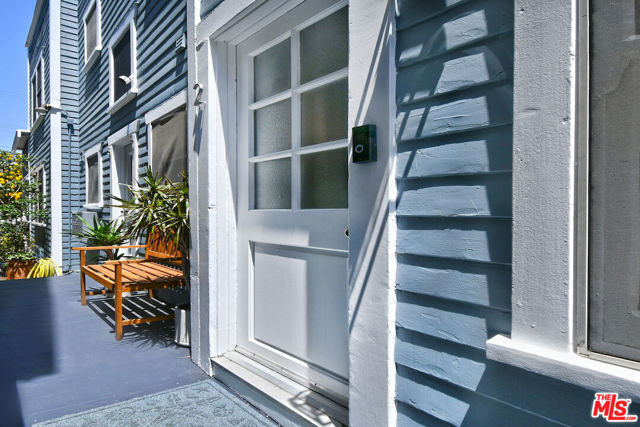 224 Horizon Avenue, Venice CA: https://media.crmls.org/mediaz/726a18db-6a1b-445f-b252-0931a490b745.jpg