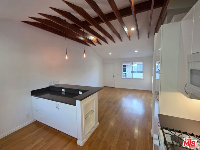 1029 Pleasantview Avenue, Venice CA: https://media.crmls.org/mediaz/726acece-61d1-4843-9c79-1cfe3a678088.jpg