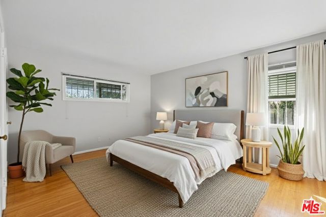 5733 Colfax Avenue, North Hollywood CA: https://media.crmls.org/mediaz/726b1ce6-2109-4589-80cb-92001a587182.jpg