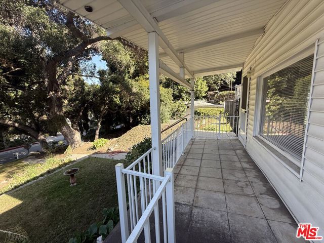 1733 N Beverly Glen Blvd, Los Angeles CA: https://media.crmls.org/mediaz/726b4dfa-f9d7-4675-a9c5-d638223922fc.jpg