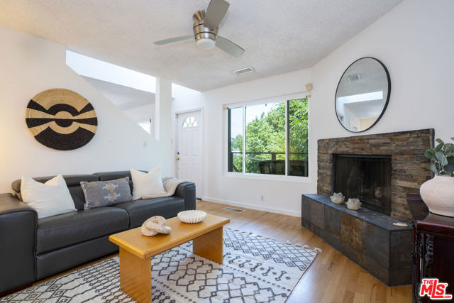 353 Mavis Drive, Los Angeles CA: https://media.crmls.org/mediaz/726b5870-24f3-4ef6-a3c6-c1b48f2a4a88.jpg