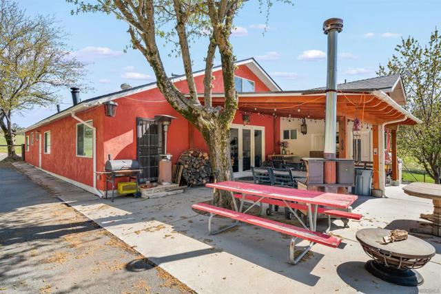 2464 Wynola Rd, Julian CA: https://media.crmls.org/mediaz/726b8d76-6ae4-4055-a110-2313ca786283.jpg