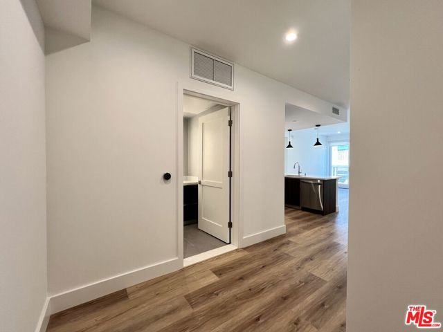 5801 Camerford Avenue, Los Angeles CA: https://media.crmls.org/mediaz/726c47f6-60e6-48ee-88fe-3d2f0ade6217.jpg