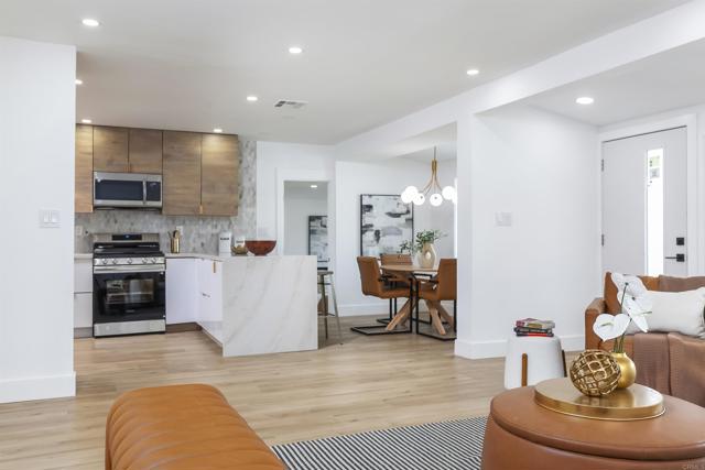 Detail Gallery Image 14 of 75 For 3840 Tomahawk Ln, San Diego,  CA 92117 - 5 Beds | 2 Baths