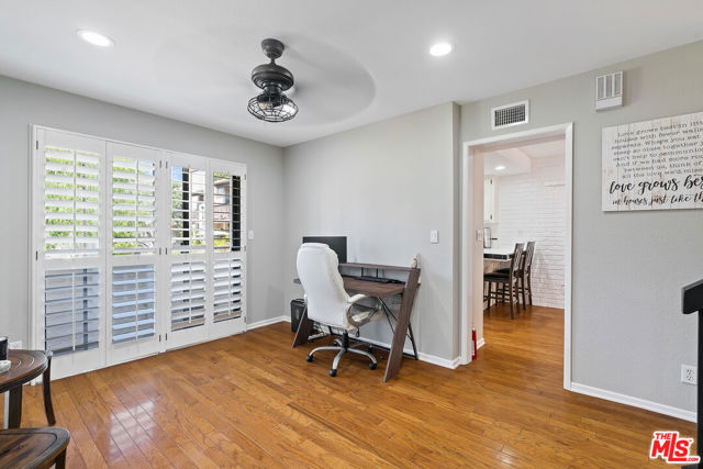 5757 Owensmouth Avenue, Woodland Hills CA: https://media.crmls.org/mediaz/726c78a4-fd81-4d68-b9ea-d440b16daa2b.jpg