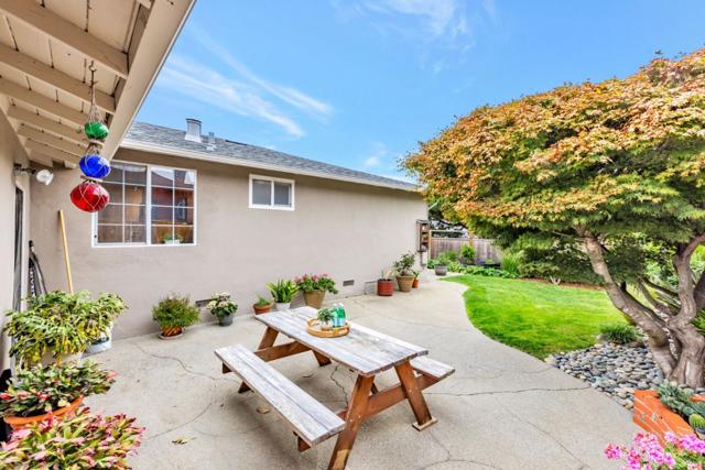 342 Altamont Drive, South San Francisco CA: https://media.crmls.org/mediaz/726c9635-473e-4a19-9775-8189bb4a6ec0.jpg