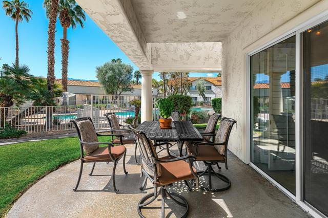 618 Vista Lago N Circle, Palm Desert CA: https://media.crmls.org/mediaz/726d581b-4993-408a-ba87-22eb8d3e1ce2.jpg