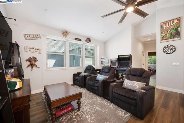 7544 Twin Bridges Ln, Citrus Heights CA: https://media.crmls.org/mediaz/726d7af6-9022-45bf-af5c-9bd6549e5877.jpg