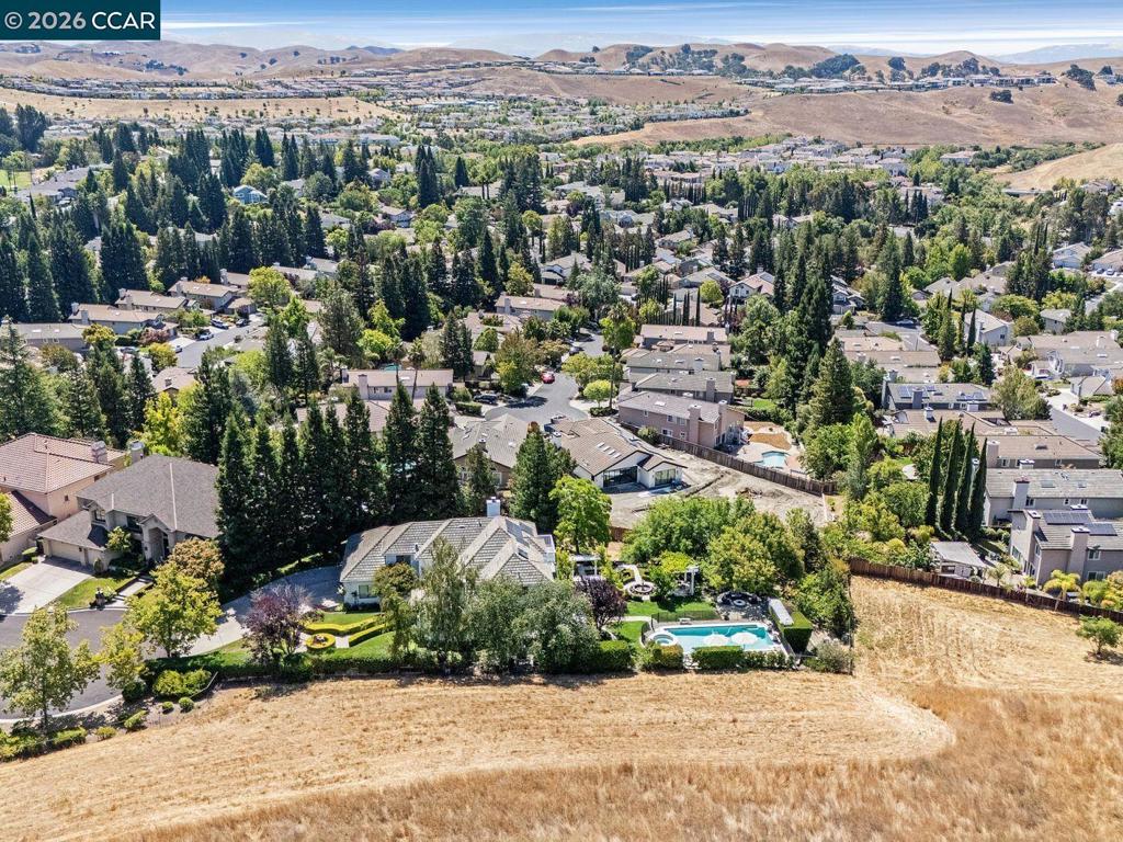 https://media.crmls.org/mediaz/726daada-c686-424f-ba79-74a4f1b4ae25.jpg?preset=X-Large