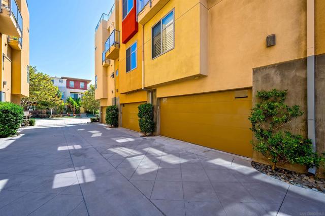 495 S Cleveland St, Oceanside CA: https://media.crmls.org/mediaz/726e07bd-cf39-47d5-b218-0d0db7e3c49a.jpg